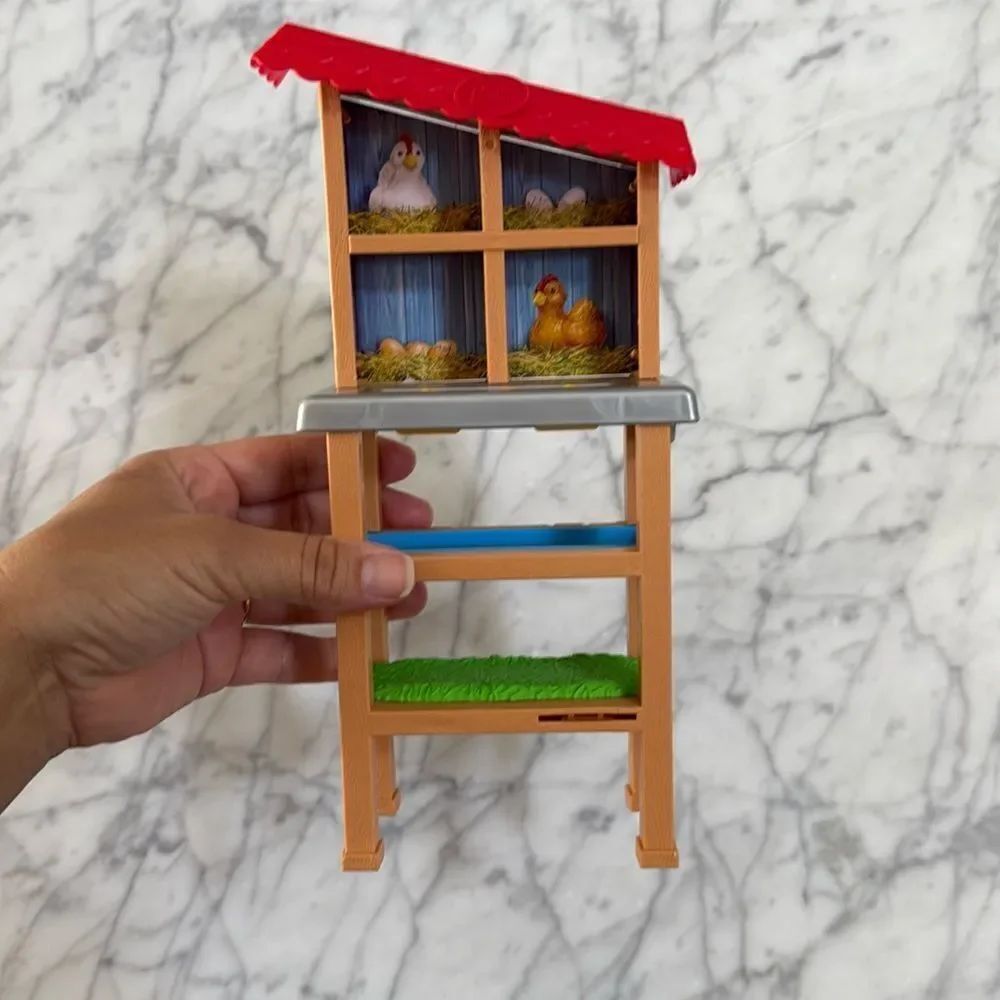 Barbie Mattel 2018 chicken coop piece